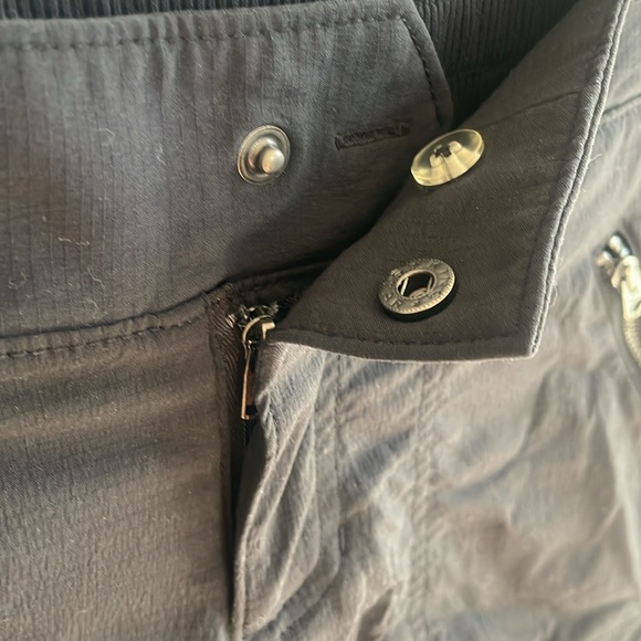 Athleta Casual black short w/ cuff - Picture 4 of 6